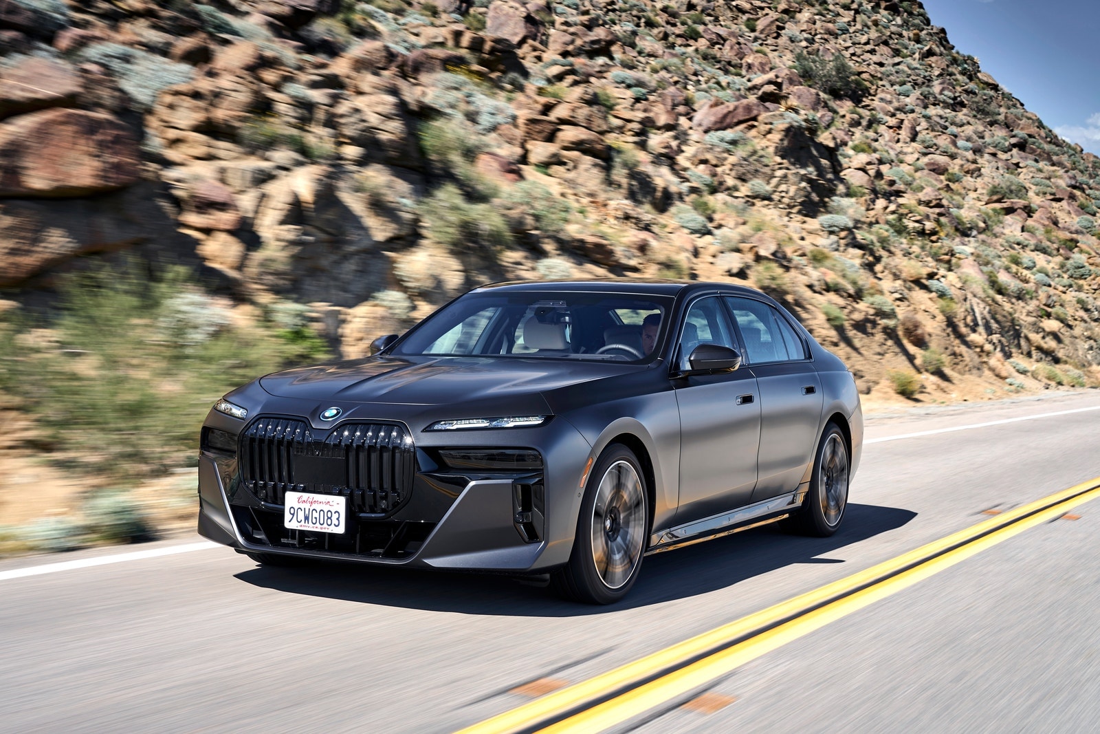 Review: Is the 2023 BMW i7 More Than an Electric 7 Series? | Edmunds ...