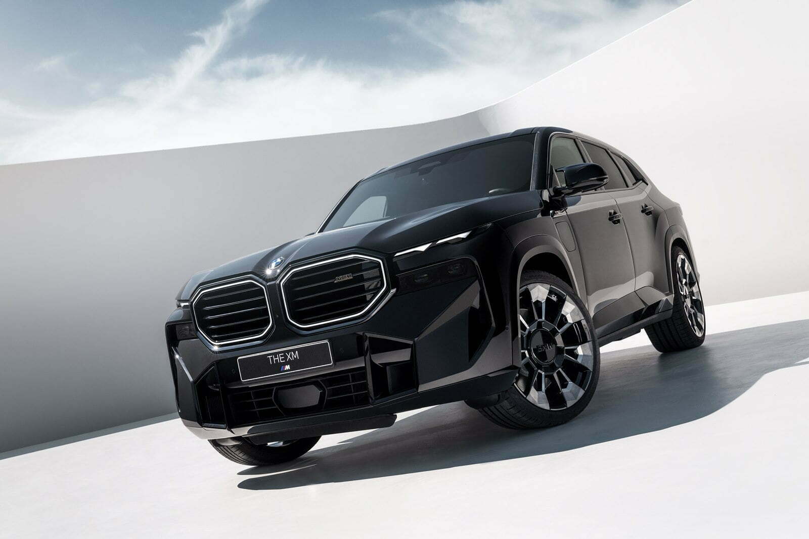 BMW XM V8 Engine Hybrid SUV Is Keeping ICE And SUV's Alive!