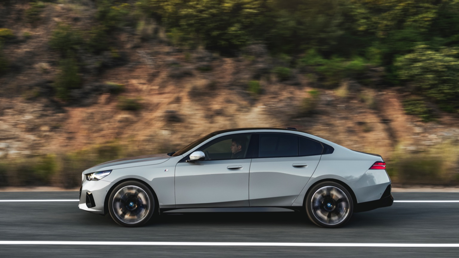 BMW i5 eDrive40 Saloon (MY23-24) (2023-2025) price and specifications ...